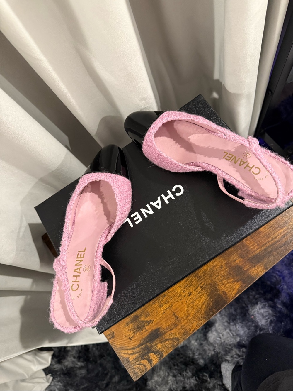 CHANEL Pink Tweed Slingback Pumps with Black Patent Cap Toe - Picture 4 of 4